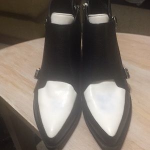 Circus by Sam Edelman Black & white ankle boots